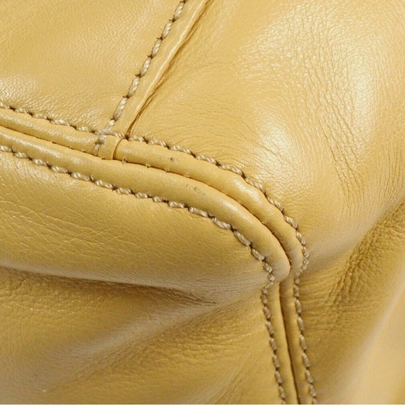 Lambskin CHANEL shoulder/tote with tortoise handles - Picture 4 of 8